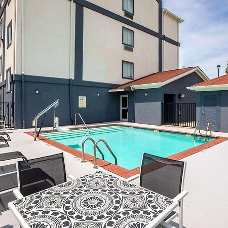 Days Inn By Wyndham Baton Rouge I-10 Екстер'єр фото