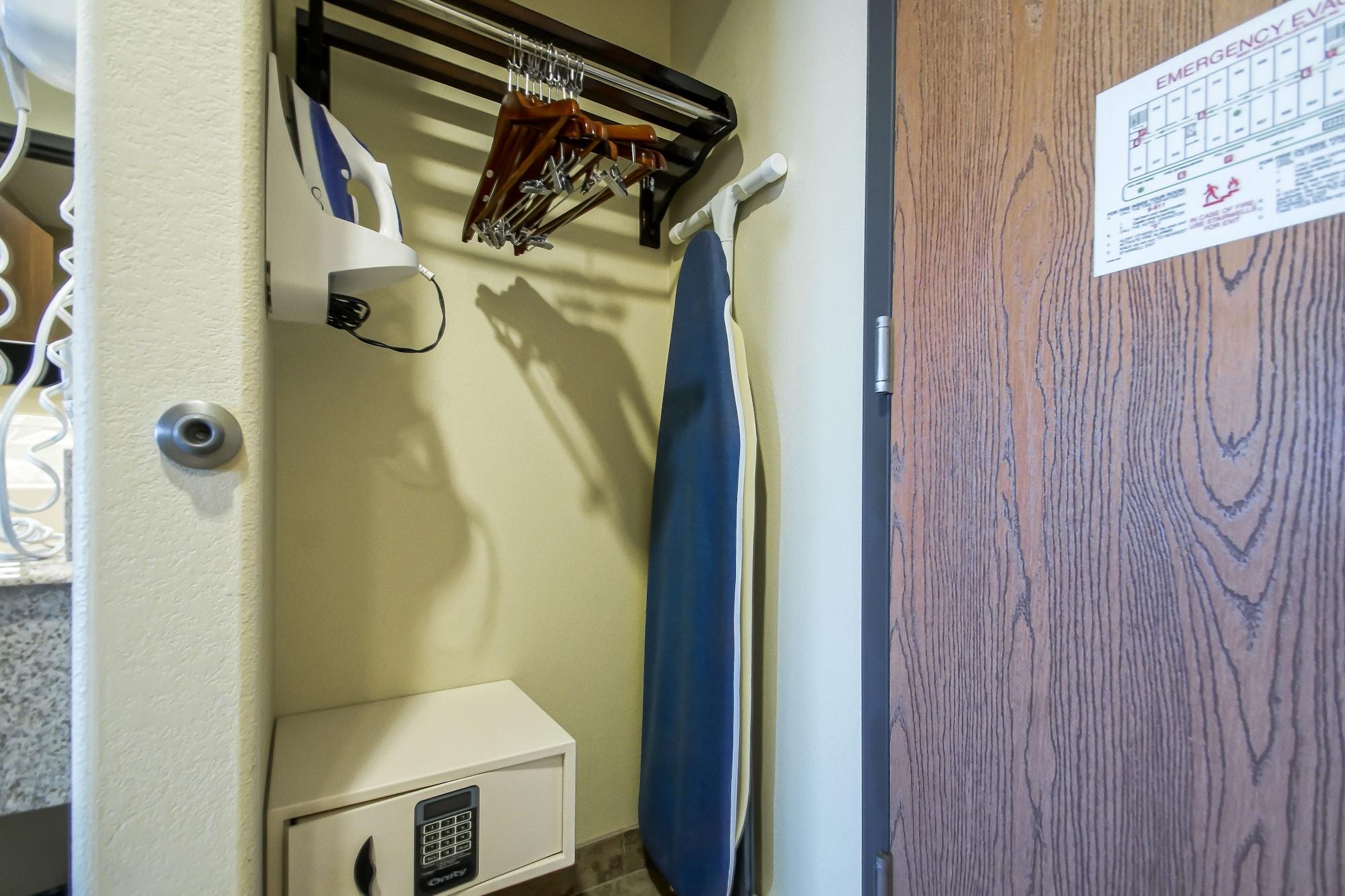 Days Inn By Wyndham Baton Rouge I-10 Екстер'єр фото