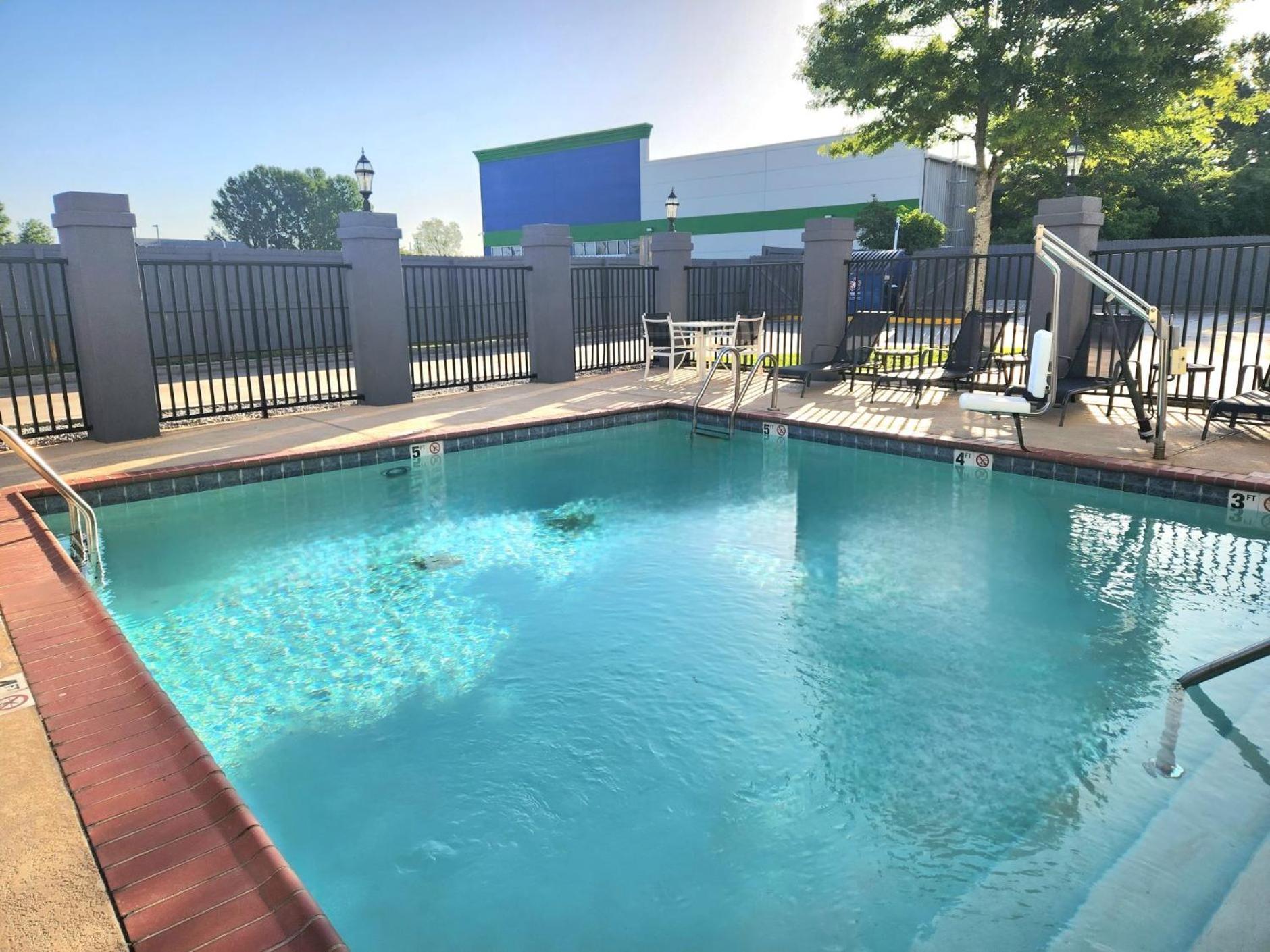 Days Inn By Wyndham Baton Rouge I-10 Екстер'єр фото