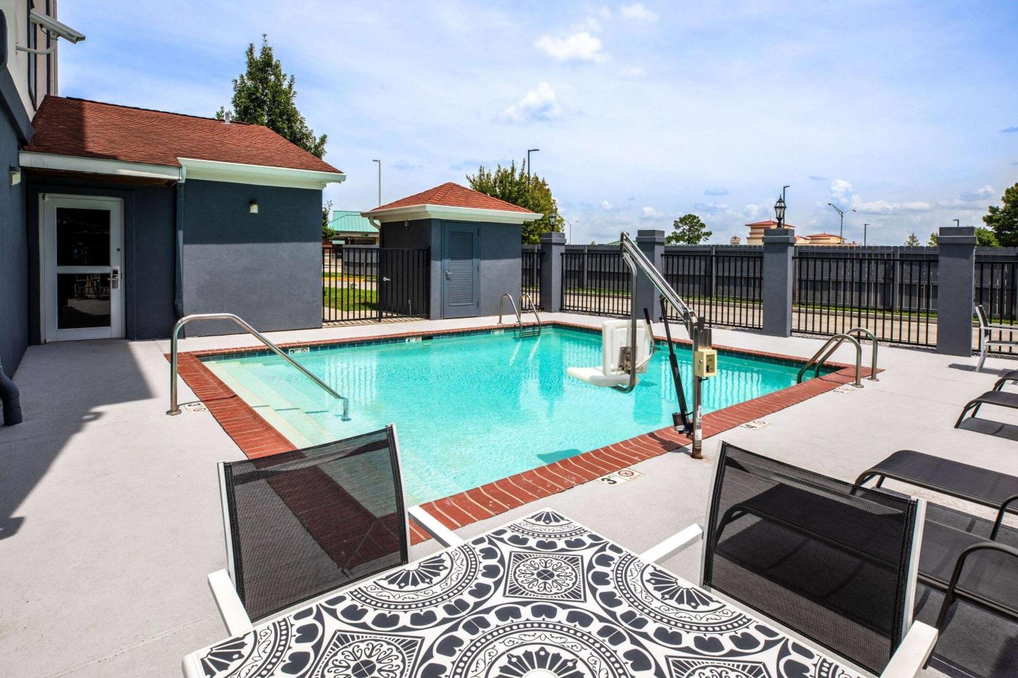 Days Inn By Wyndham Baton Rouge I-10 Екстер'єр фото
