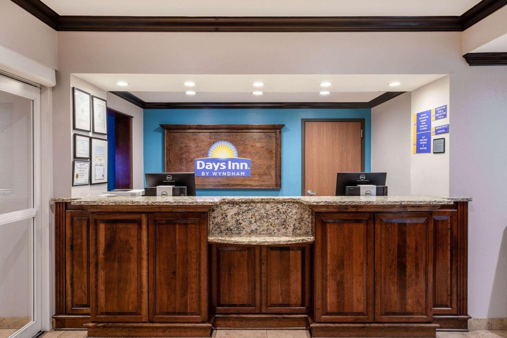 Days Inn By Wyndham Baton Rouge I-10 Екстер'єр фото