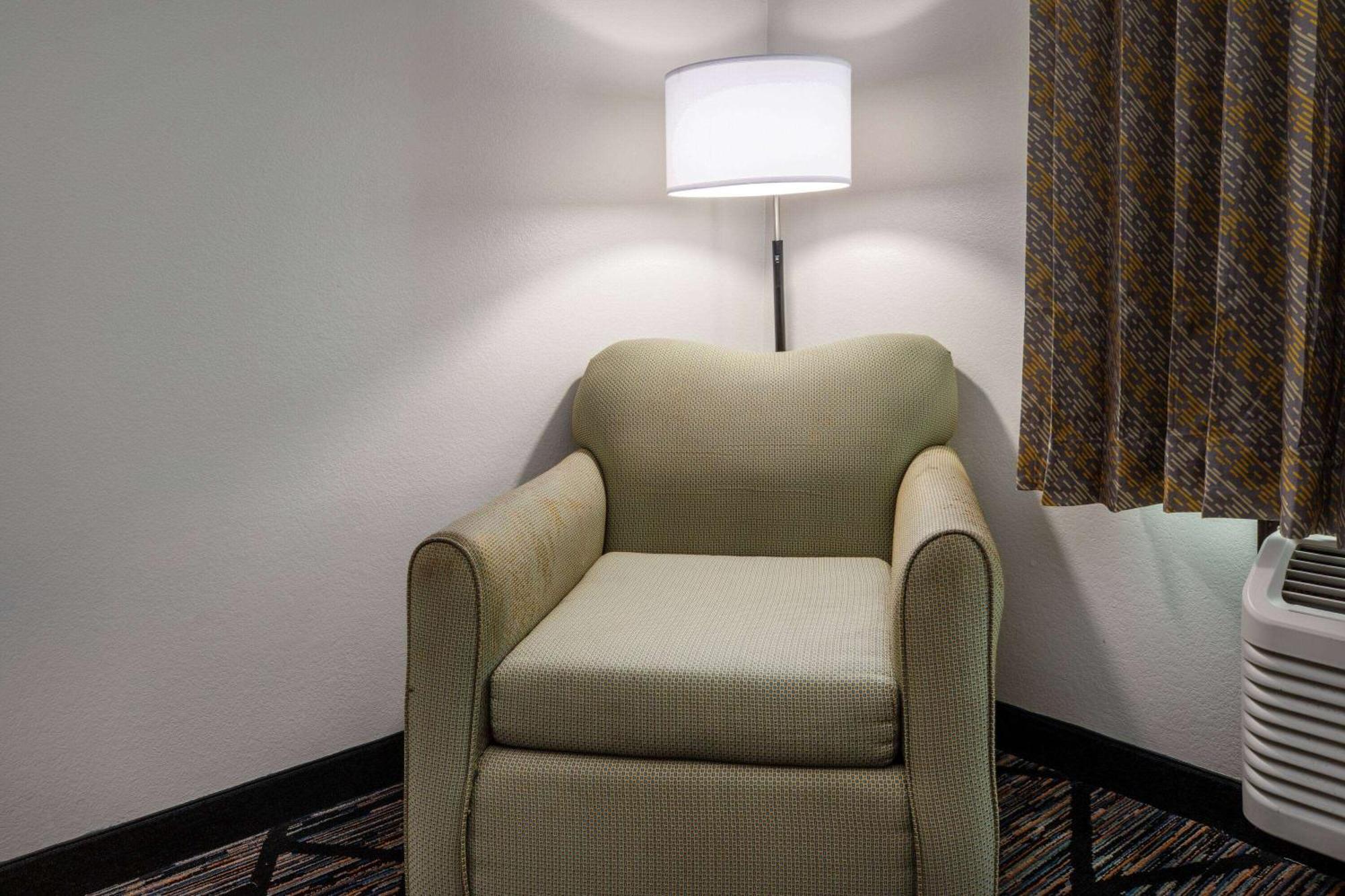 Days Inn By Wyndham Baton Rouge I-10 Екстер'єр фото