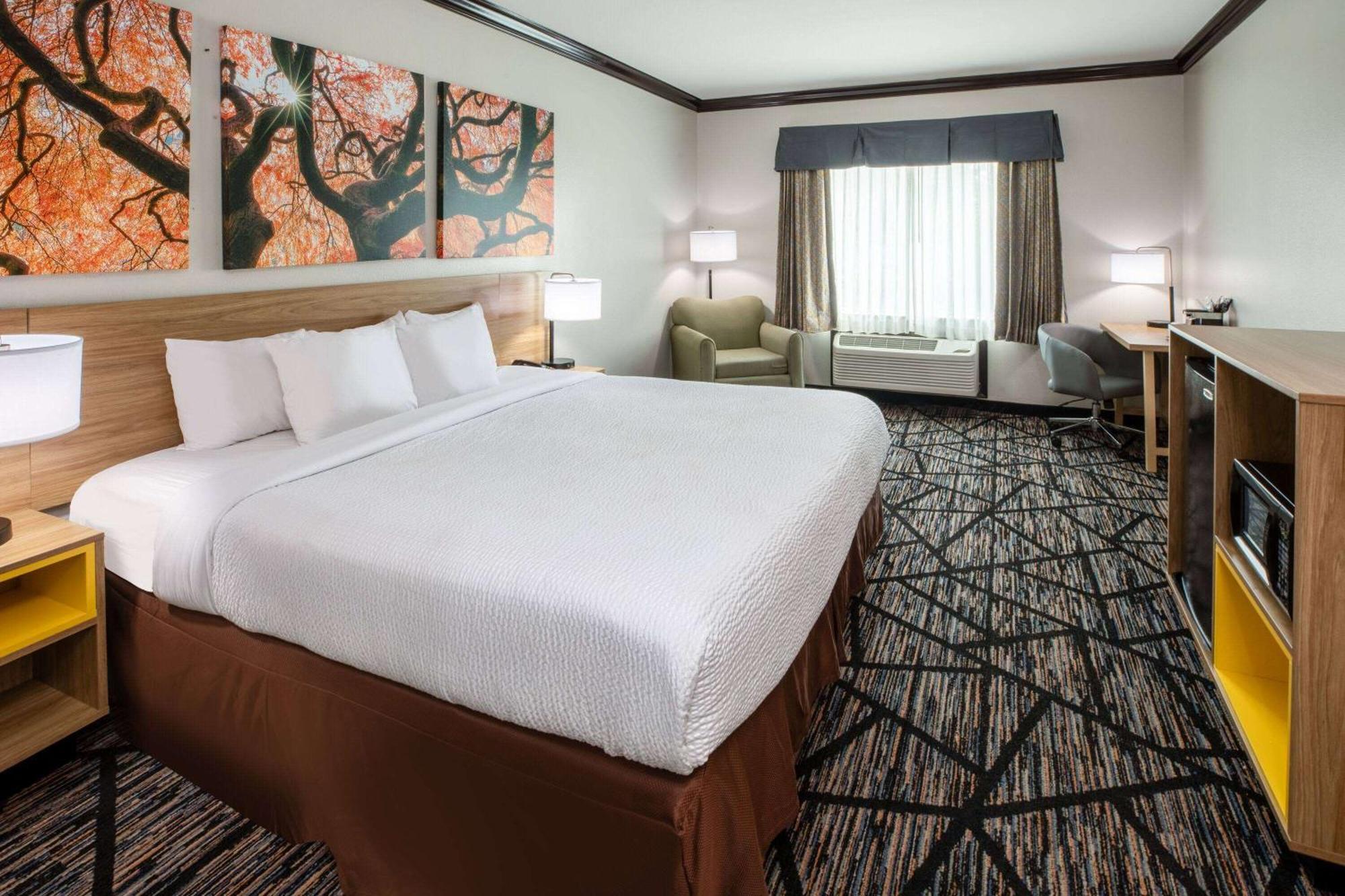 Days Inn By Wyndham Baton Rouge I-10 Екстер'єр фото